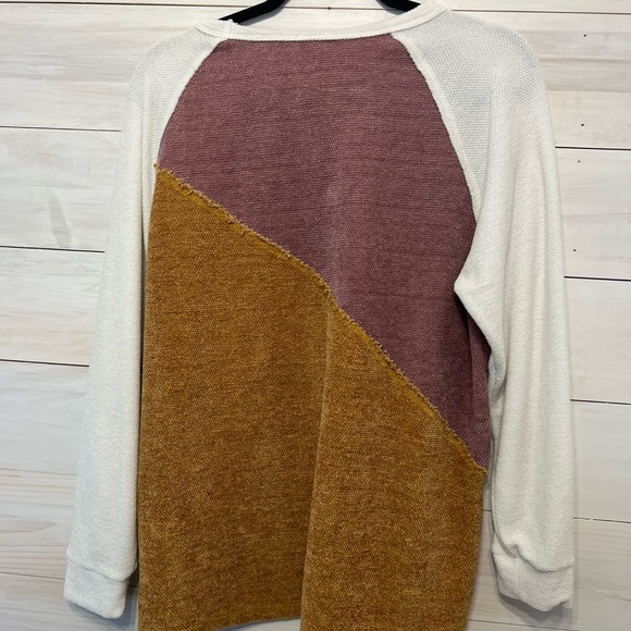 Oversized Color Block Top - Picture 2 of 2